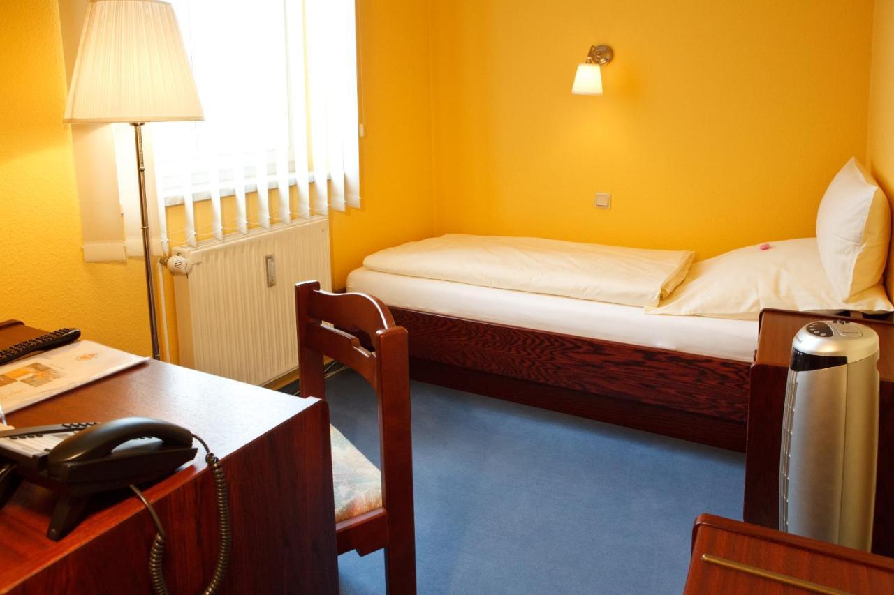 Landhotel Zum Pottkuchen Kalbe エクステリア 写真