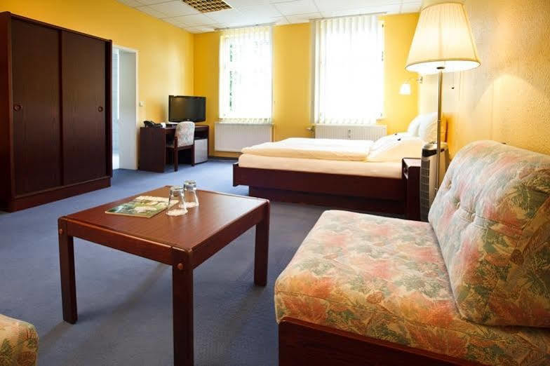 Landhotel Zum Pottkuchen Kalbe エクステリア 写真